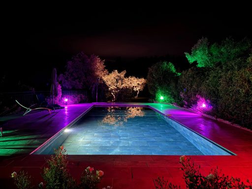 Piscine en soirée